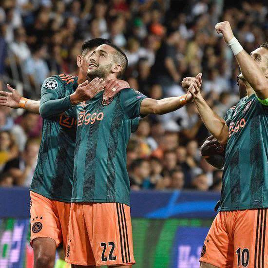 英格兰足总杯：利物浦力挫曼彻斯特市队打入决赛